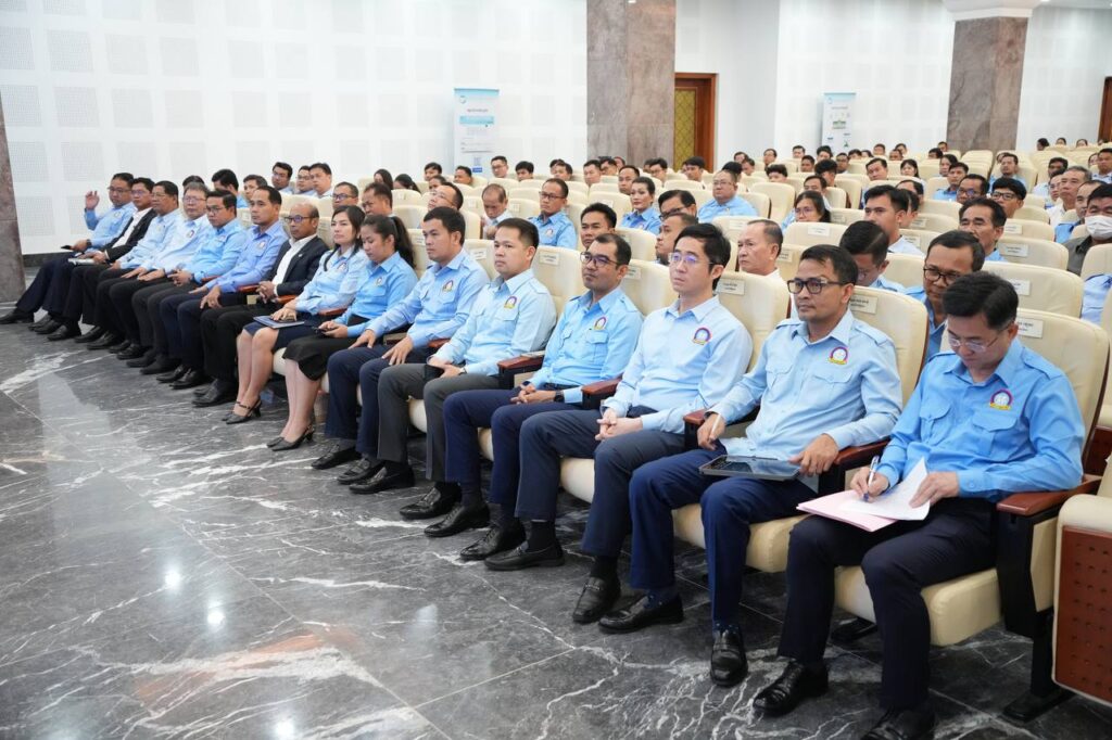 Speaking at a meeting to promote the vision document of the Union of Youth Federations of Cambodia 2.0 (UYFC 2.0)