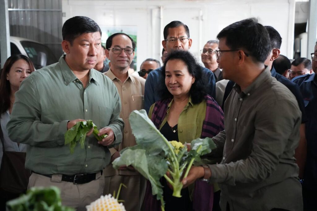 Activities to inspect Ta Si Sam agricultural community