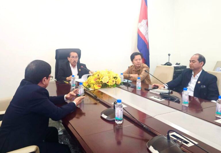 His Excellency Yos Chomnaradi, Secretary of State and Chairman of the Working Group on Preparing Infrastructure for Sewerage and Water Relief Systems to Avoid Flooding in the Capital and Provincial Towns, led the meeting (for the second time)