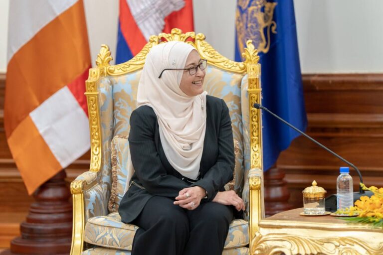 His Excellency Deputy Prime Minister Say Samal met with Ms. Suzaina Kadir, Director of the Lee Kuan Yew School of Public Policy.