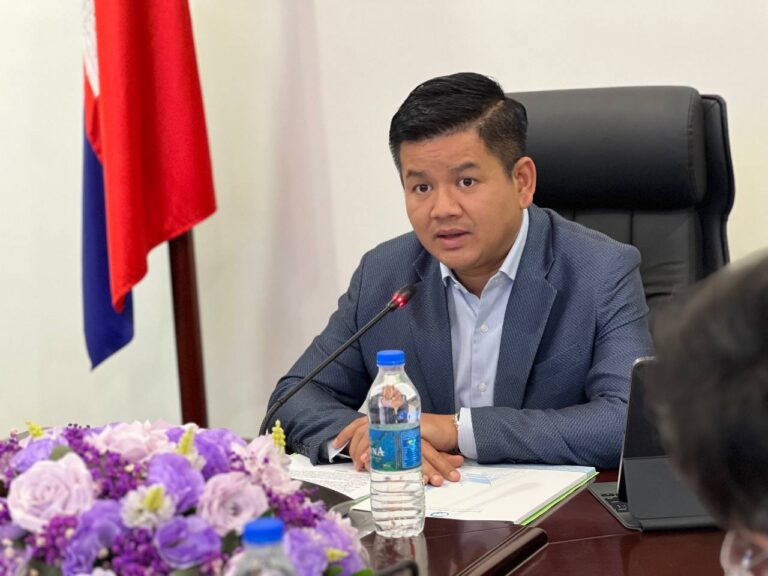 Invited to lead a meeting to discuss the proposals of the teachers at the Hun Sen Regional Pedagogical Center, Kandal Province and Tep Pranom High School, Ponhea Leu District