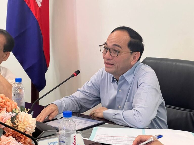 old-274Meeting to plan land and urban planning work and review the progress of the work of the Secretary General of the National Land and Urban Planning Commission and the National Land and Urban Planning Commission.