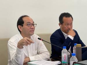 The meeting continued to discuss the project to develop a 2,700-meter-long public beach resort in Kep City, Kep Province.