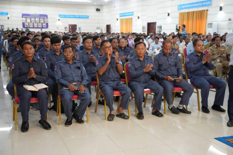 Meeting to discuss promoting land registration work in Banteay Meanchey province on the afternoon of April 21, 2024