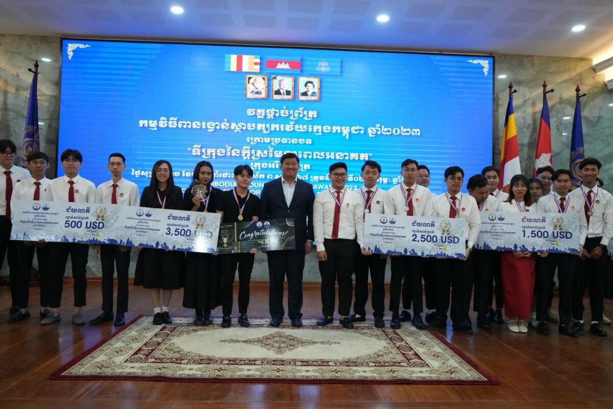 Clarifying leadership policies with a strong focus on building a modern, strong administrative structure with professional human capital to serve the national interest