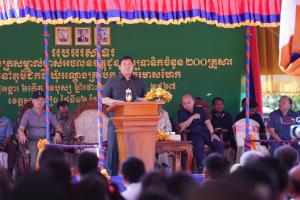 With due consideration for the welfare and livelihood of poor citizens, veterans and their families, the Royal Government of Cambodia has provided property ownership certificates to 200 families of social land concessionaires.