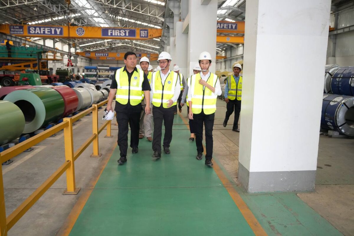 We arrived at the ISI Veng Sreng community this morning. The community is developed on over 40 hectares of land on the outskirts of Phnom Penh.