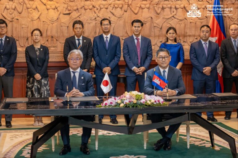 Signing Ceremony for the Grant of the “Establishment of Nationwide Continuously Operating Reference Station Network” Project