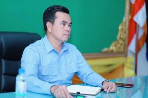 Meeting to determine the width of roads, creeks, lakes, canals, and public streams for systematic land registration work in Kampong Cham province