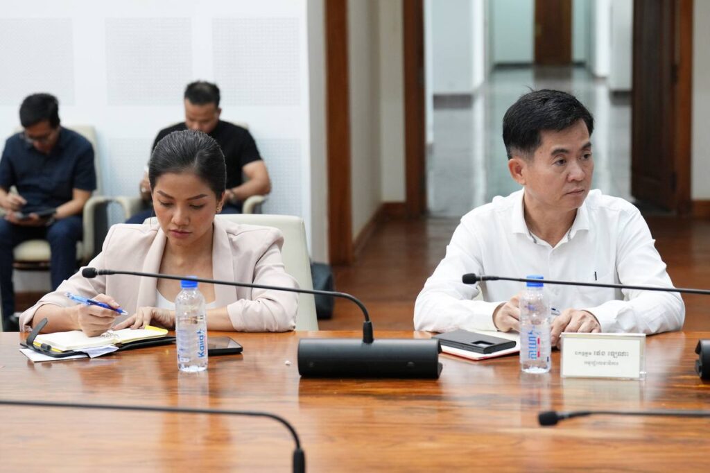 Life meeting of the information working group to review, monitor, and set directions for further implementation of the work of producing and disseminating information in the fields of land management, urban planning, and construction