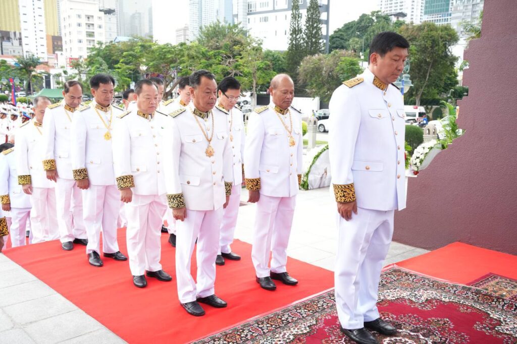 A delegation from the Ministry of Land Management, Urban Planning and Construction invites to pay respects and lay wreaths on the 13th anniversary of the Royal Funeral Ceremony