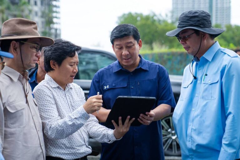 The National Committee for the Management and Development of the Cambodian Coastal Zone and the Royal Government's local assistance team consider 105 sandy beaches, 67 rocky beaches, and 30 mangrove beaches in the four coastal provinces to be protected