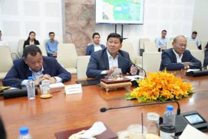 Request a policy from the Royal Government to register land in Zone 3 of the Tonle Sap Lake area as state public land and to register land in Zone 2 as state private land.