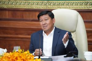 The Ministry of Land Management, Urban Planning and Construction holds a meeting to discuss the use of foreign loans to restore the real estate sector in Cambodia.