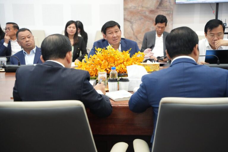 Meeting to discuss the location of tourist ports along the Mekong and Tonle Sap rivers