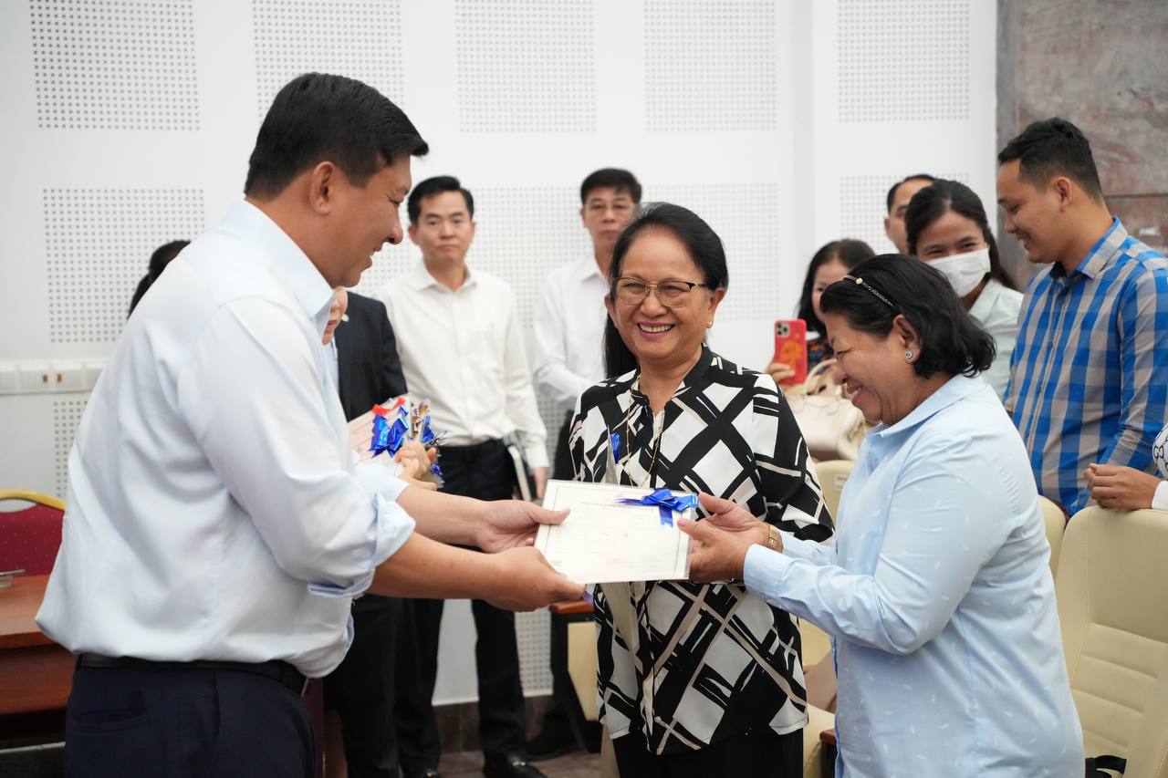 Leaders of the Ministry of Land Management, Urban Planning and Construction: The sacred goal of the Head of the Royal Government of Cambodia is to ensure that all citizens and families have adequate housing.