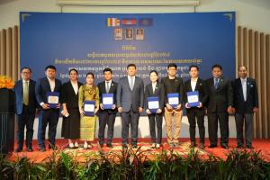 Encourage the leaders of the Cambodian Investors, Builders, and Architects Association to cooperate and participate in discussions with the ministry to formulate public policies on investment matters.