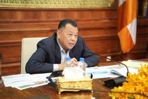 Meeting to discuss Prek Treng beach renovation project.