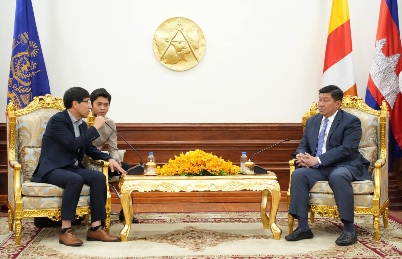 The CEO of Samsung Pharm, Republic of Korea, said that initially his company had only five employees.