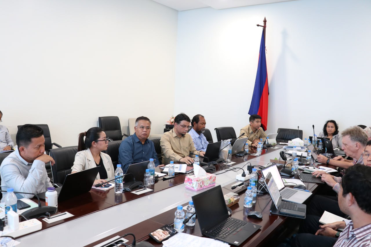 Meeting on reviewing progress in implementing agricultural development plans and improving livelihoods